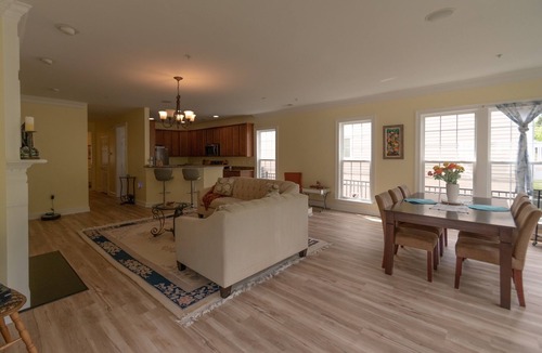 Fredericksburg House | Comfortable & Elegant Getaway Near MWH