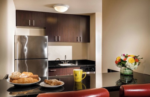 Lower Queen Anne Hotel | Comfortable Maestro Suite with Two Queen Beds Near Top Seattle Attractions