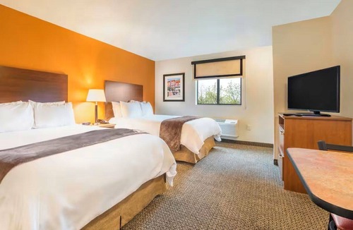 Pasco Hotel | Comfortable Suites with Kitchenettes Near HAPO Center and Event Sites