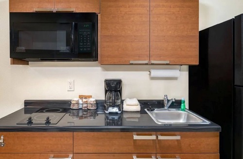Pasco Hotel | Comfortable Suites with Kitchenettes Near HAPO Center and Event Sites