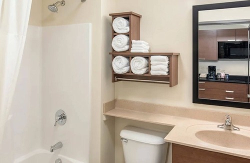 Pasco Hotel | Comfortable Suites with Kitchenettes Near HAPO Center and Event Sites