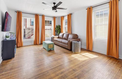 Holy Cross House | Comfy 1 Bed 1 Bath Near Downtown Indy - Sleeps 4