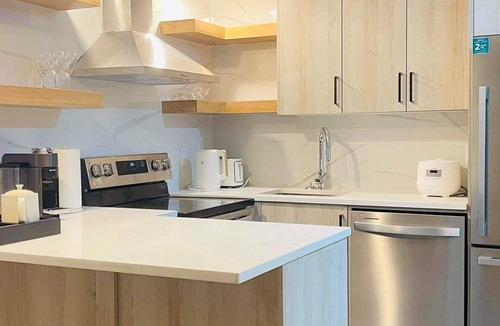 Calgary House | Comfy Neutral Living/Modern/Free Parking