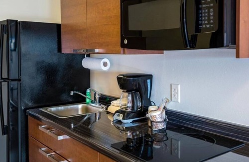 Sturtevant Hotel | Comfy Room Unit w/Kitchenette Near Racine