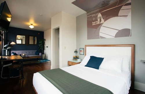 Astoria Hotel | Commodore Hotel
