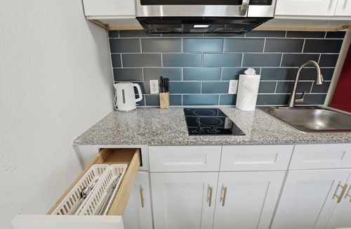 St. Johns Apartment | Contemporary Centro Flats studio getaway