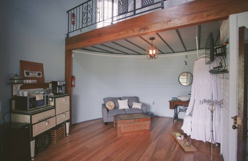 Alvan Cabin | Converted Grain Silo for Unique Glamping Accommodation in Alvin, Illinois