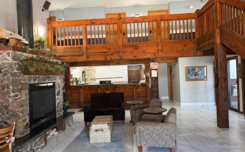 Black River Falls Hotel | Coratel Plus Suites by Jasper Black River Falls