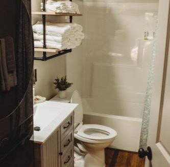 Procious House | Corton Lodge Riverfront Wedding & Group Retreat