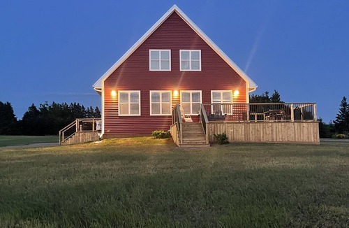 Stanley Bridge Cottage | Cottage overlooking the Trout River - centrally located and close to Cavendish