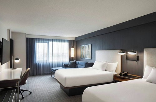 Saint-Laurent Hotel | Courtyard by Marriott Montreal Airport