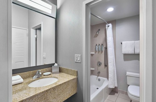 Rochester Hotel | Courtyard by Marriott Rochester Brighton