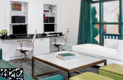 Downtown Hotel | Courtyard by Marriott Stamford Downtown