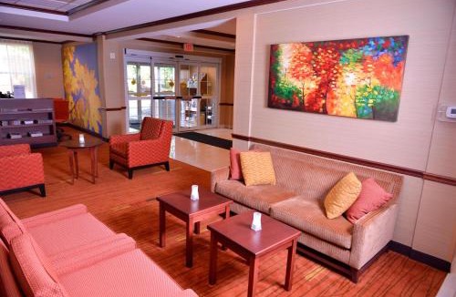 Middlebury Hotel | Courtyard Middlebury