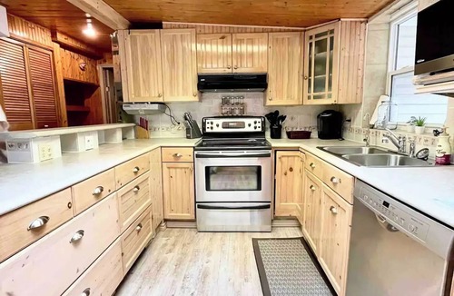 Newport Landing House | Cove Cottage @ Mockingee