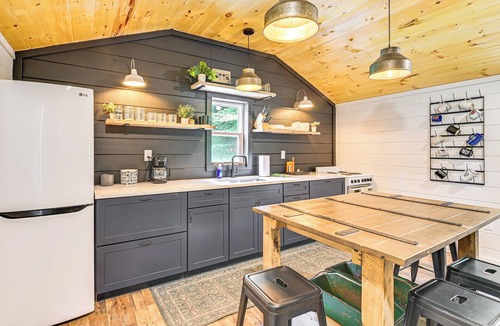 Campton Cabin | Covered Deck & Hot Tub: Cozy Retreat in Campton!