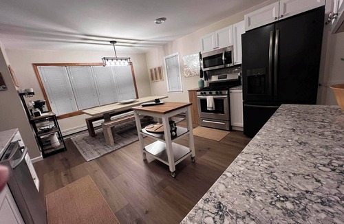 Algonac House | Cozy 2 bedroom corner canal cottage in gorgeous Algonac with AC.