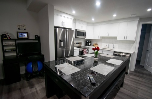 Southeast Calgary House | Cozy 2BR wt. Home Office and Entire Suite