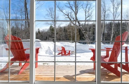 Gloucester County Cabin | Cozy Cabin Escape with River Views & Firepit