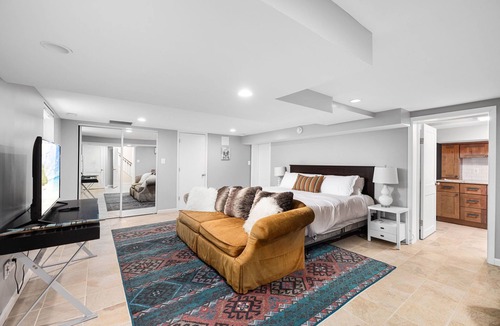 Arlington Apartment | Cozy Clarendon Studio, Minutes Walk to METRO