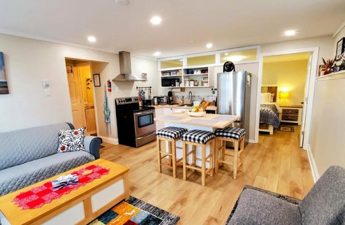 Cows Bay Apartment | Cozy Ocean Retreat 2 Min Walk to Surf