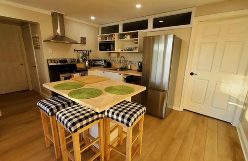 Cows Bay Apartment | Cozy Ocean Retreat 2 Min Walk to Surf