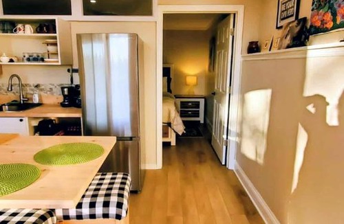 Cows Bay Apartment | Cozy Ocean Retreat 2 Min Walk to Surf