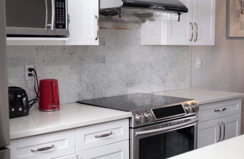 Sunnyside House | Cozy Room Bow River: Shared Amenities House