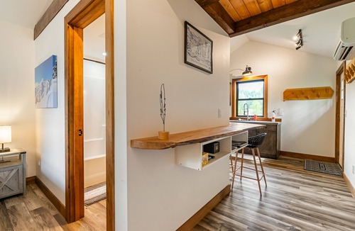 Maple Falls Apartment | Cozy Studio Apartment Maple Falls, EV Charging, Hot Tub