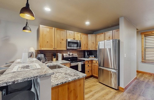 Ronald Apartment | Cozy studio w/fully stocked kitchen, wifi & great location