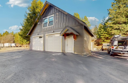Ronald Apartment | Cozy studio w/fully stocked kitchen, wifi & great location