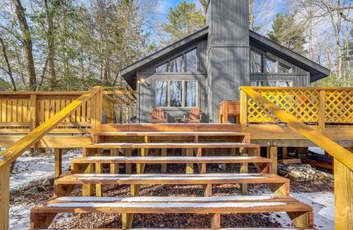 Pocono Pines House | Creek Access & Deck: Family Pocono Pines Cottage