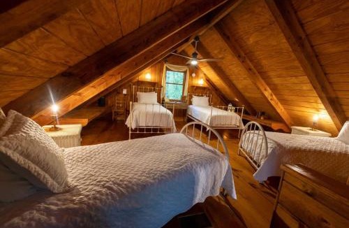 Benton House | Creek Crest Cabin Ocoee Riverside Cabin