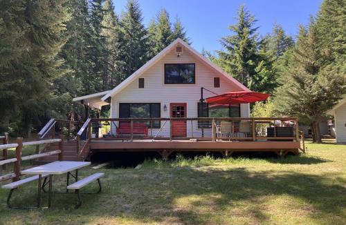 Cle Elum House | Creekside Cabin