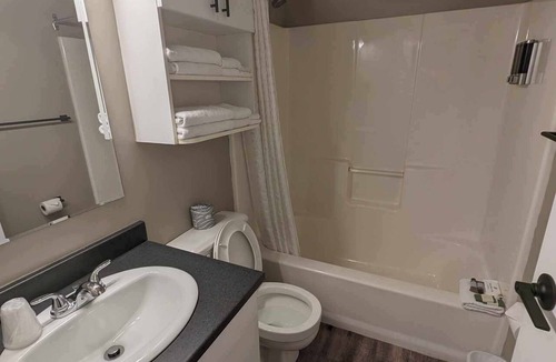 Creston Hotel | Creston Hotel