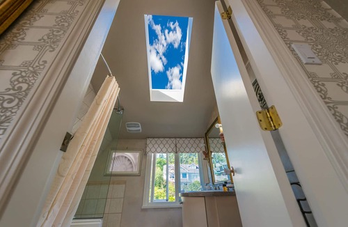 Upper Lonsdale Bed & Breakfast | Crystal's View Bed & Breakfast