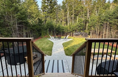 Clifton Royal Cabin | Custom-built Aframe cabin! With hot tub, fire pit, and lake access!