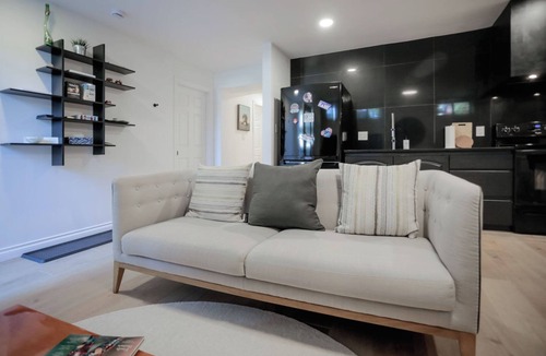 Kerrisdale House | Cute Executive Basement Suite