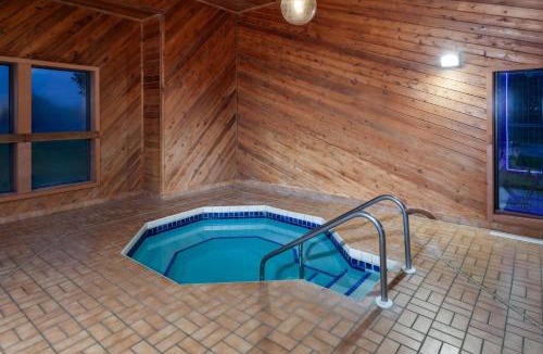 Eagle River Hotel | Days Inn by Wyndham Eagle River