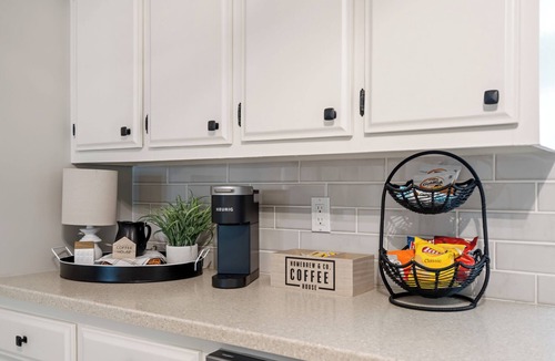 Cartersville Cottage | Decked Out Getaway Pine MTN Trail, Pet Friendly