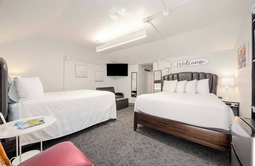 Chelan Hotel | Deep Water Inn