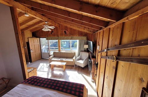 Liscomb Ski Chalet | Deluxe Accessible King Chalet with River View Deck