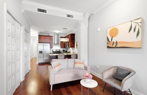 Olde Kensington Apartment | Deluxe Studio Retreat Rooftop Pool & Concierge