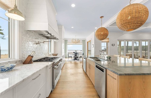 Kilmarnock House | Designer Bayfront + Priv. Beach + Kayaks + Porches