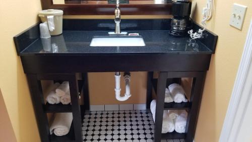 Forks Hotel | Dew Drop Inn