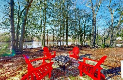 Seaford House | Dock, Game Room! Riverfront Retreat in Seaford