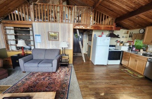 Copalis Beach House | Dog-friendly beachfront cabin with ocean views & private path to beach