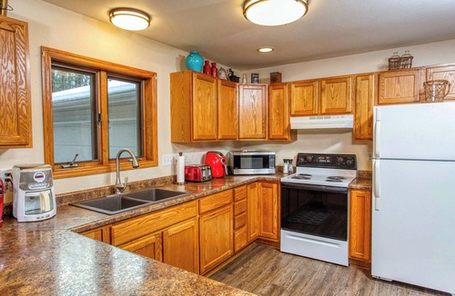 Sturgeon Bay Cabin | Dog-Friendly, Secluded Cabin in the Woods