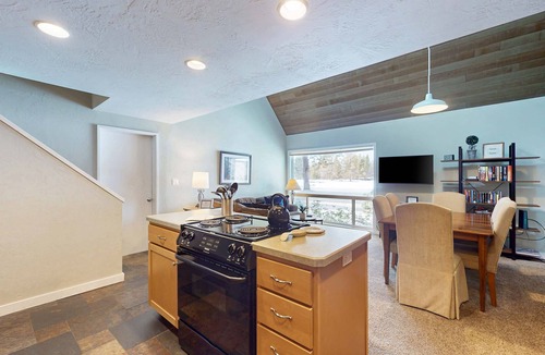 Overlook Park Condo | Dog-friendly Sunriver Condo with Great Location & View, SHARC Passes