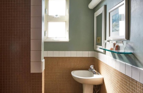 Gayborhood Hotel | Double Full Comfort, The Alexander Inn, Charming Philly Streets